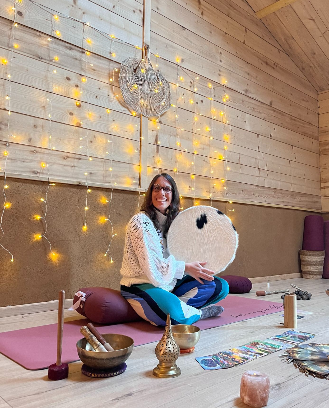 Une salle de yoga à couper le souffle lors des retraites et évenements de yoga et bien être près de Dax dans les Landes