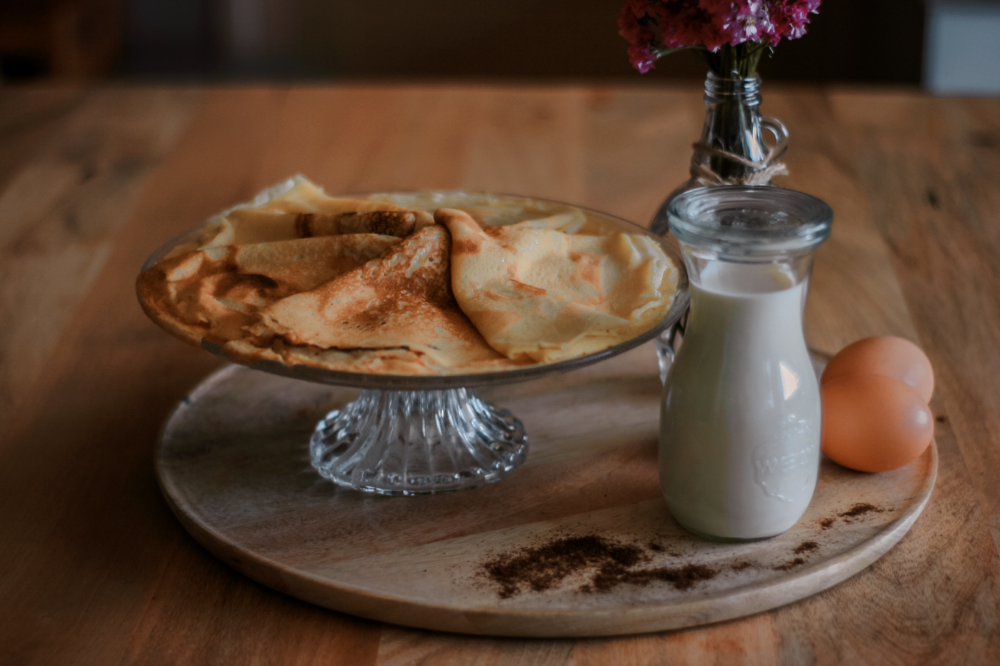 Crêpes maison dorées, lait et œufs fermiers, cuisine de Karine Locarmel