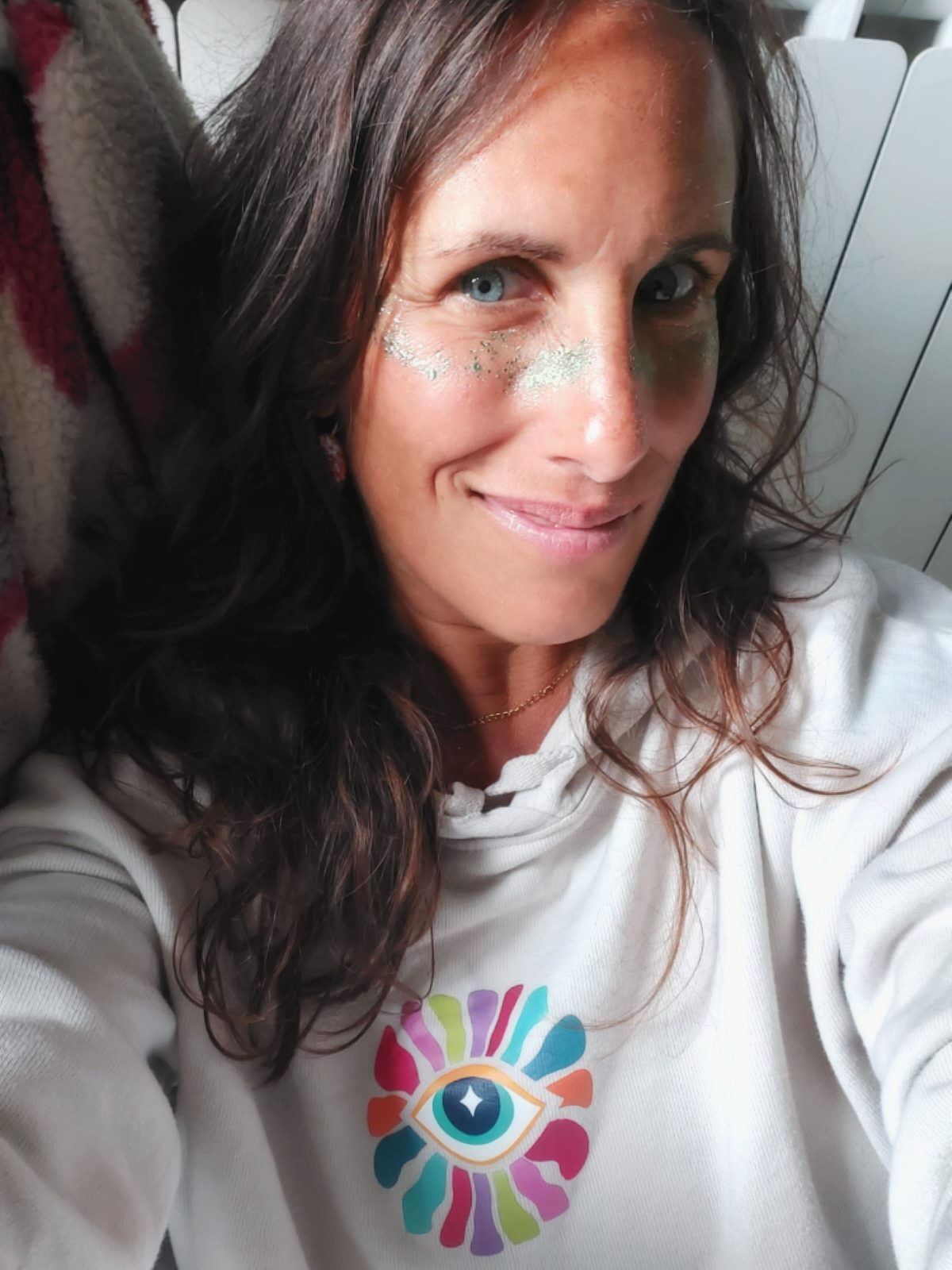 Angélique, visage lumineux, après une expérience de Breathwork