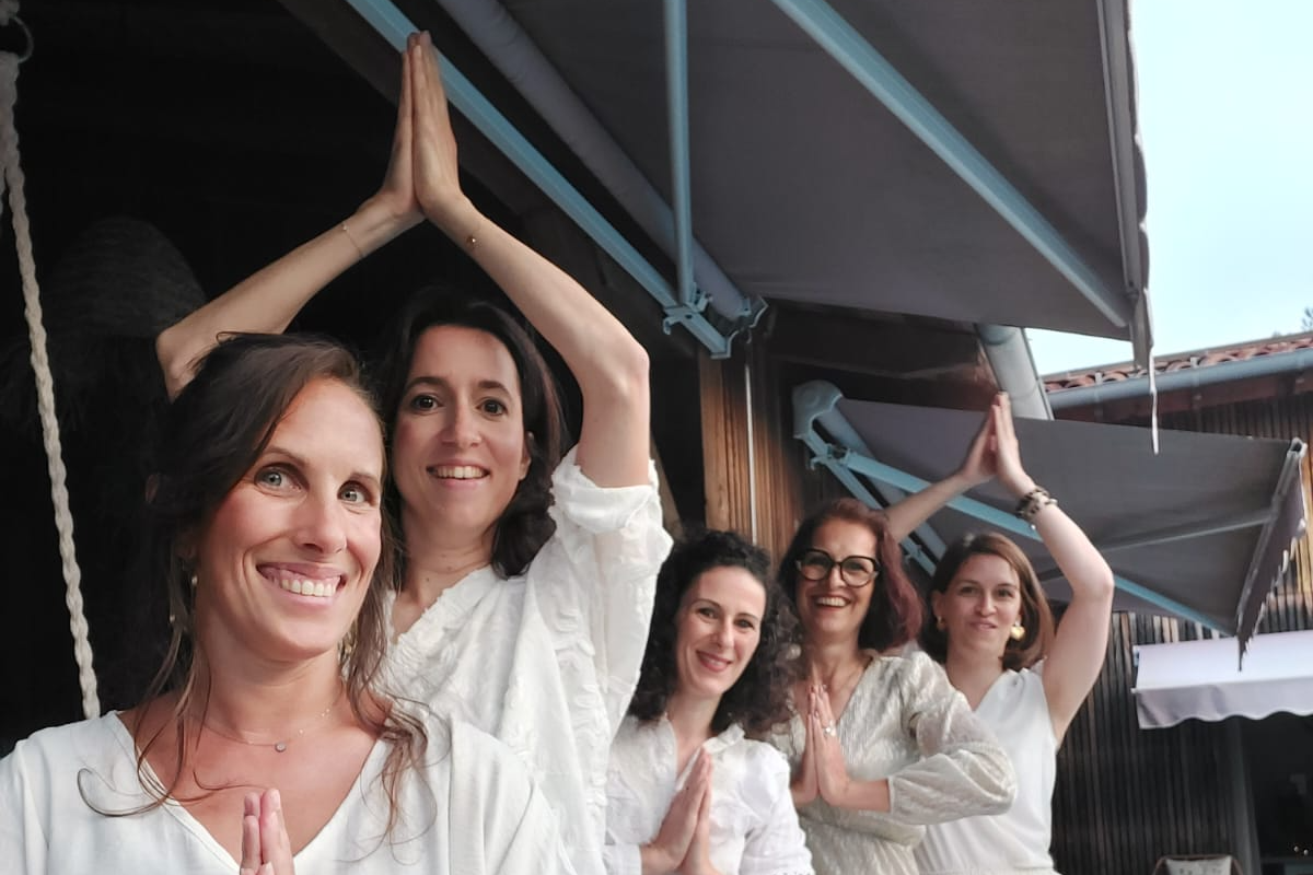 Cercle de femmes en blanc, instants de sororité en retraite